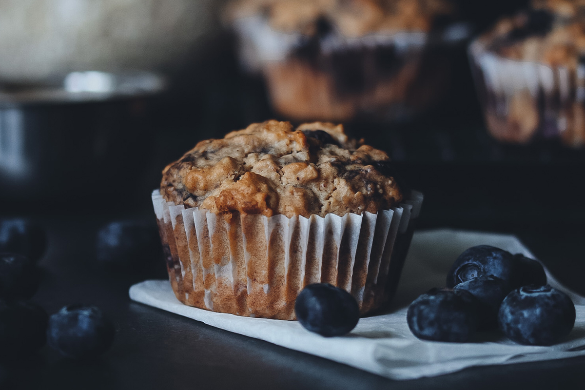 Gesunde und vegane Muffins: einfaches Blaubeer-Muffin Rezept - Lena ...