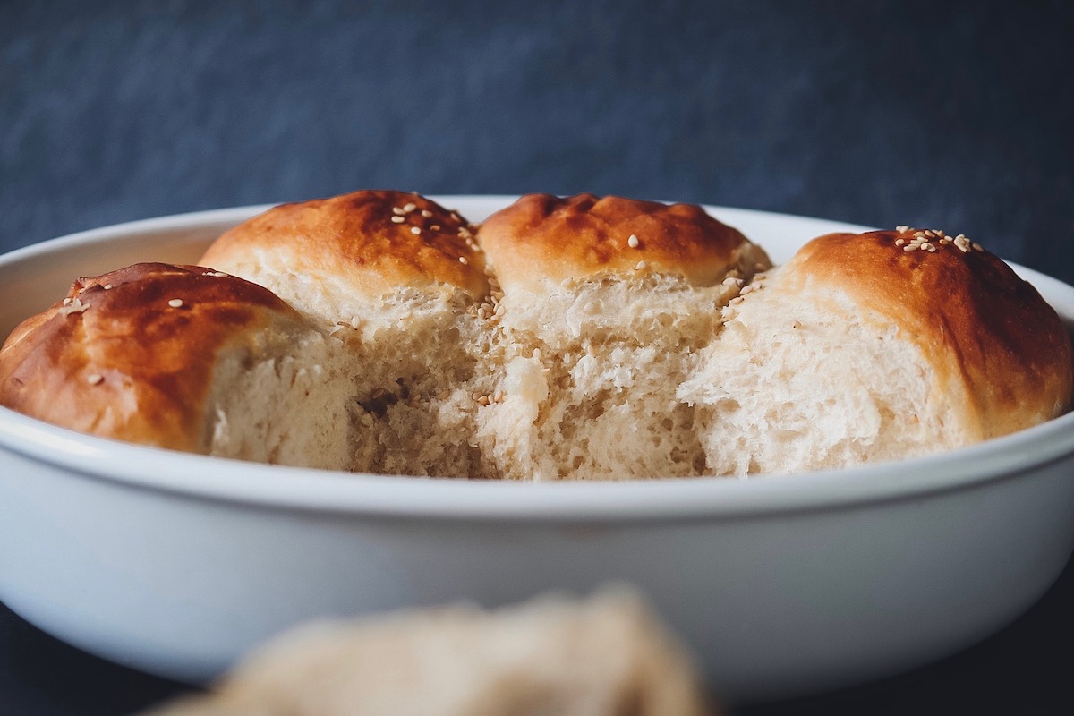 Einfaches Laugengebäck - veganes Laugenbrötchen Rezept