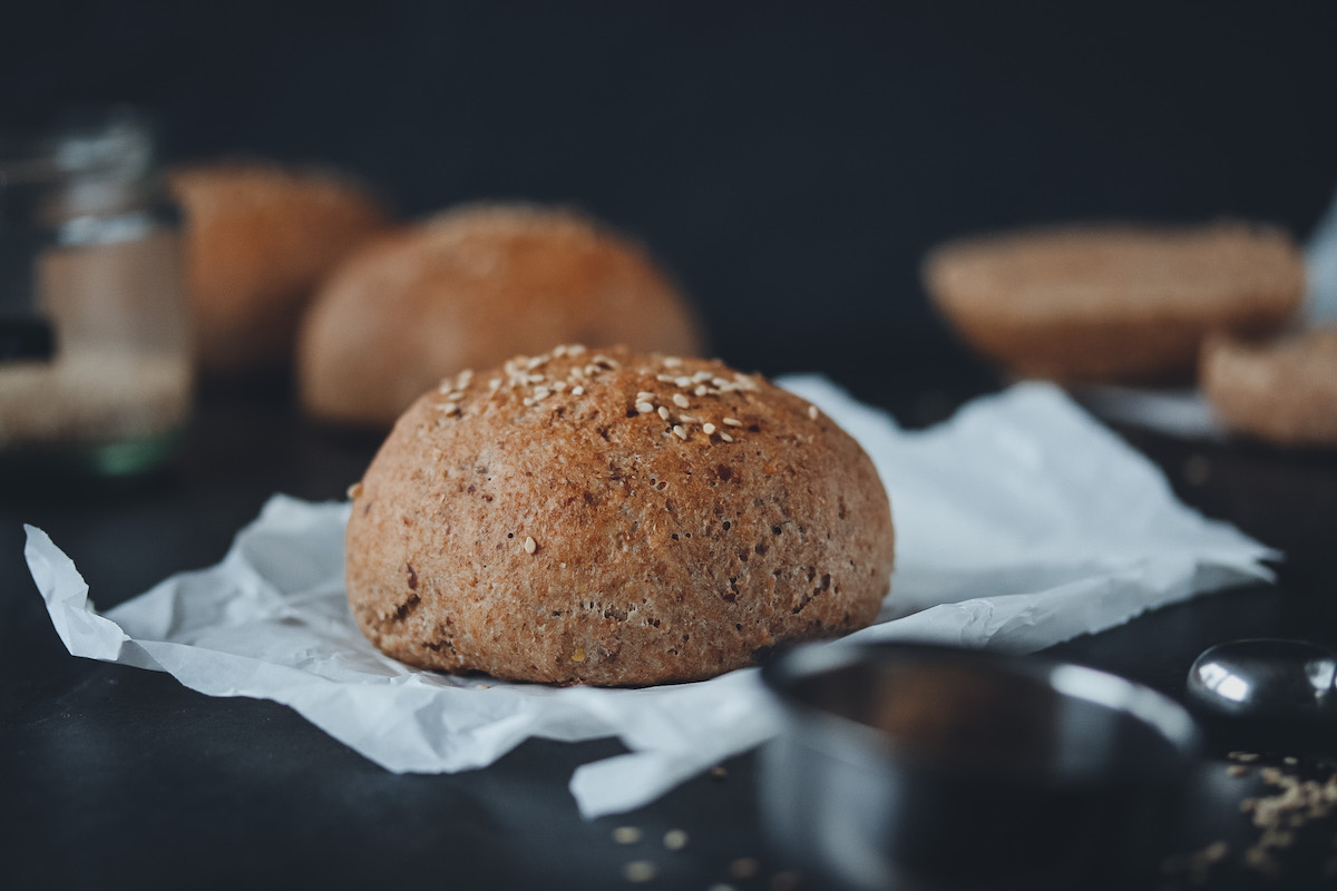 Gesunde Burger mit Dinkel Vollkorn Brötchen - Lena Eats | Veganer Foodblog