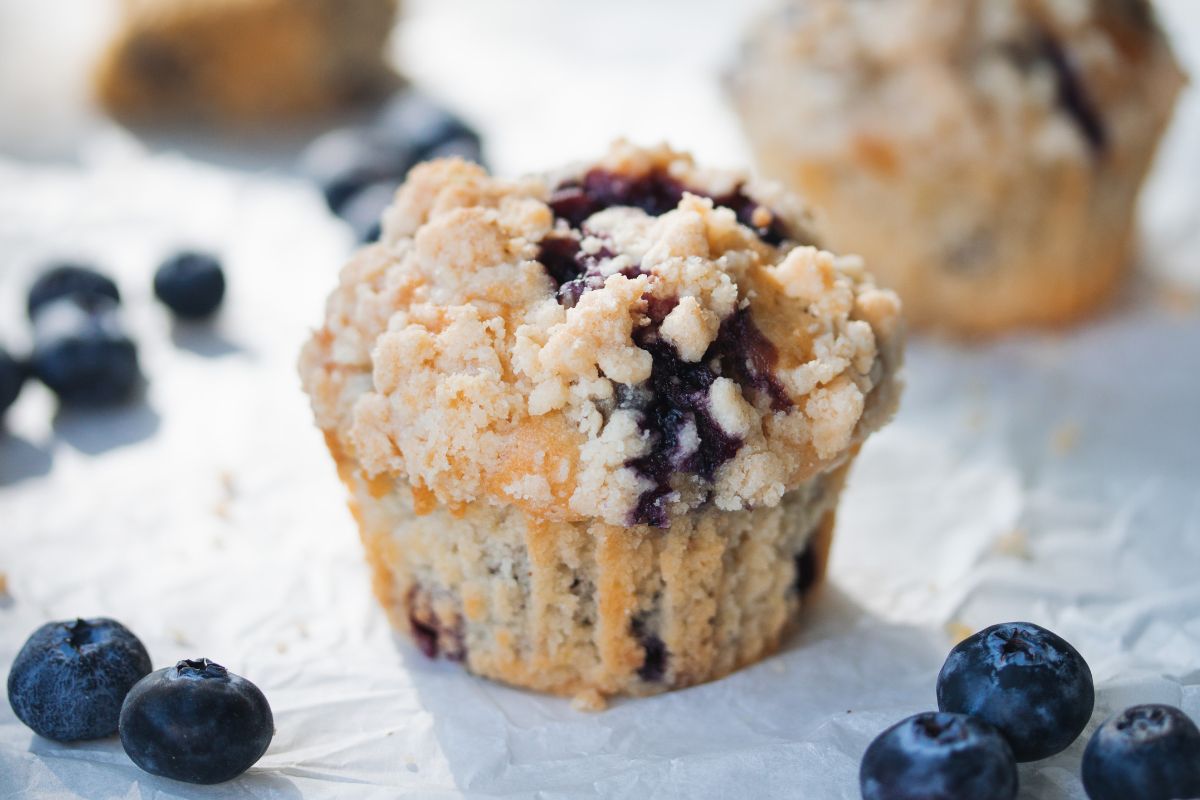 Blaubeer-Muffins | einfach &amp; saftig - Lena Eats | Veganer Foodblog