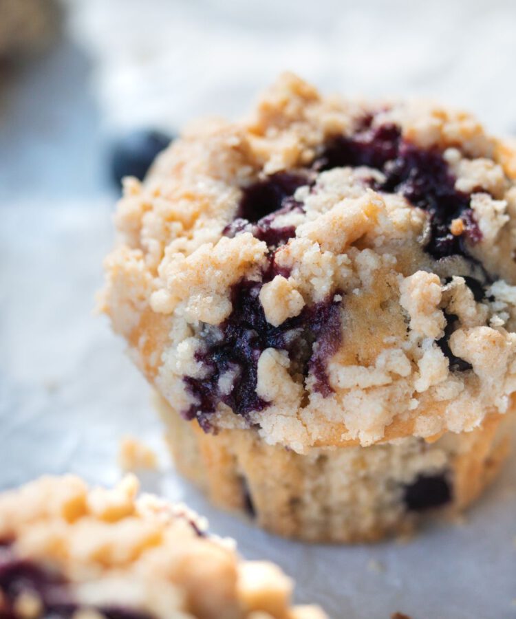 Blaubeer-Muffins | einfach &amp; saftig - Lena Eats | Veganer Foodblog
