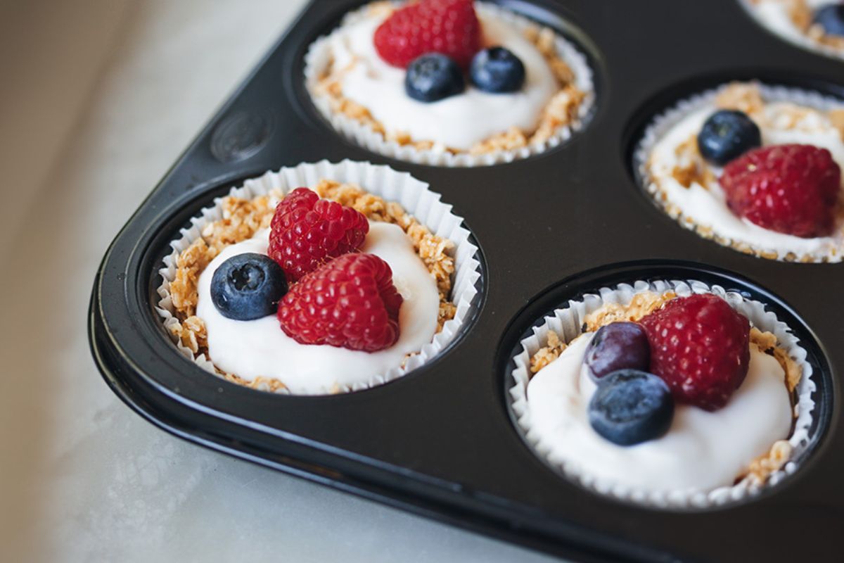GranolaJoghurtCups mit Beeren Lena Eats Veganer Foodblog