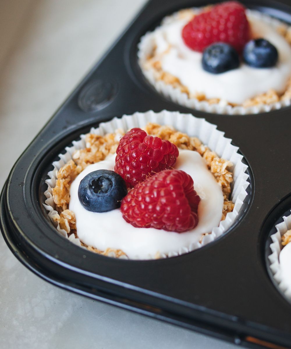 GranolaJoghurtCups mit Beeren Lena Eats Veganer Foodblog
